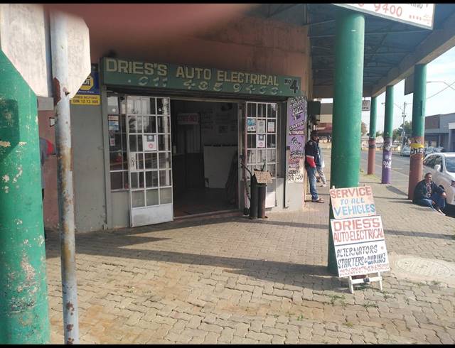 500M² BUILDING FOR SALE IN THE HILL